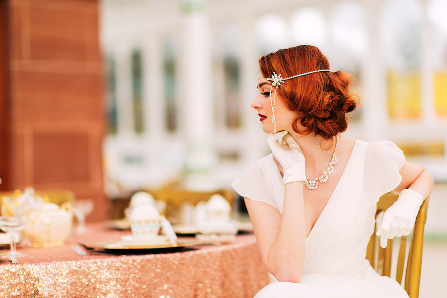  A vintage style bride looking away from camera (Ioan Said / Celynnen Photography)
