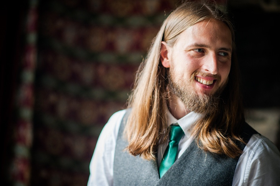 The groom seeing his bride arrive at Gwydir Castle for their wedding. North Wales Wedding photographer, Celynnen Photography