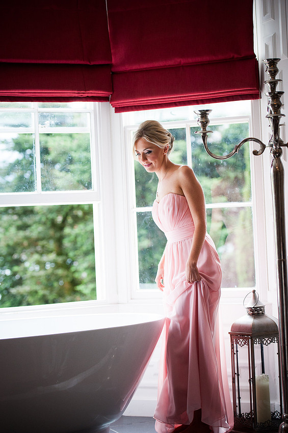 bridesmaid at a wedding in Chateaux Rhianfa, Anglesey. Wedding Photographer, Celynnen Photography