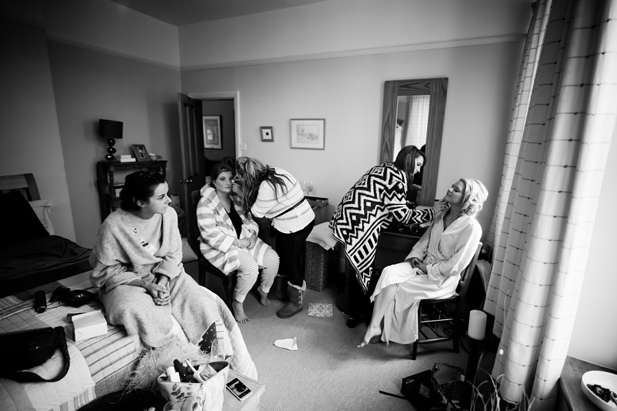 Makeup before the Wedding by Photographer Celynnen Photography
