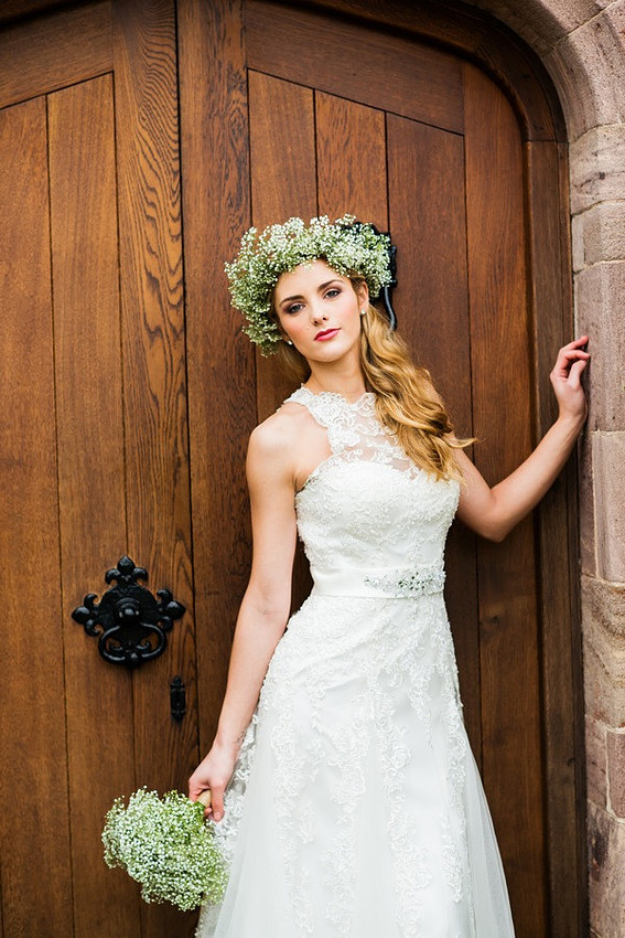 Bridal portrait photography at Bodysgallen Hall, Llandudno by Celynnen Photography. Dress by Diane Harbridge, flowers by Scent with Love.
