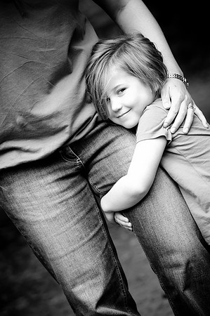 Little girl not wanting to let go of her dad during photoshoot in Alyn Water Country Park