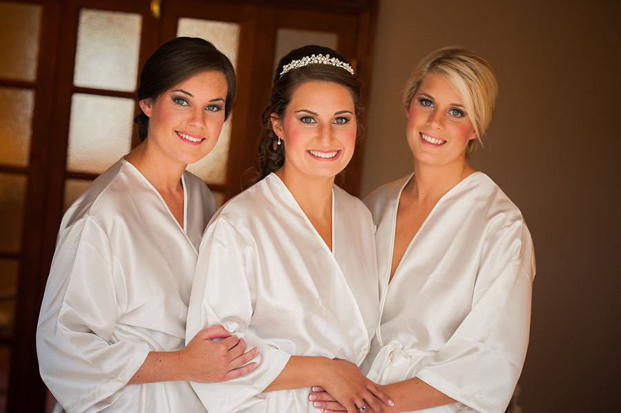 Wedding photographer Ruthin Celynnen Photography, the bride and her bridesmaids