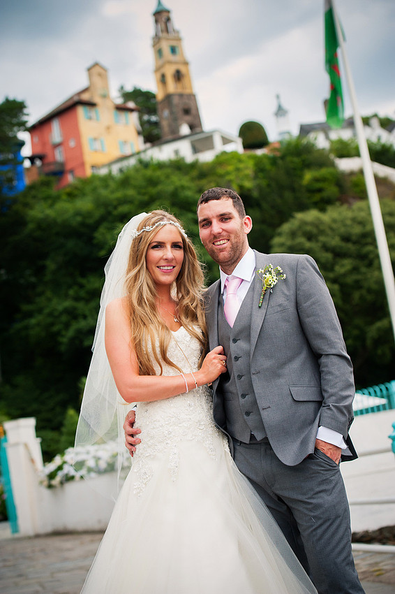 Bride and groom in Portmeirion Wedding speeches in Portmeirion. Wedding photographer: Celynnen Photography