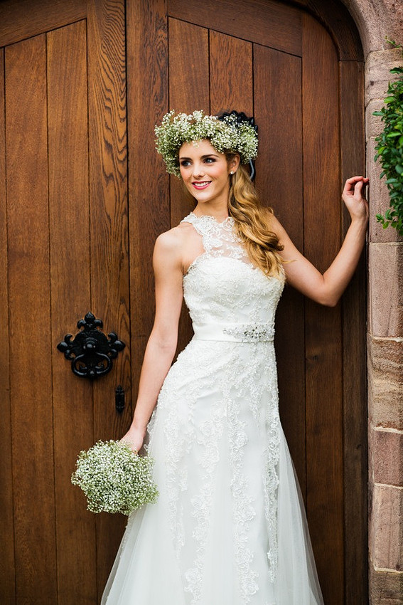 Bridal portrait photography at Bodysgallen Hall, Llandudno by Celynnen Photography. Dress by Diane Harbridge, flowers by Scent with Love.